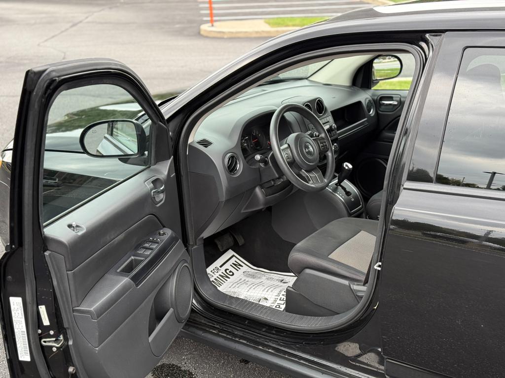 2012 Jeep Compass — photo 16