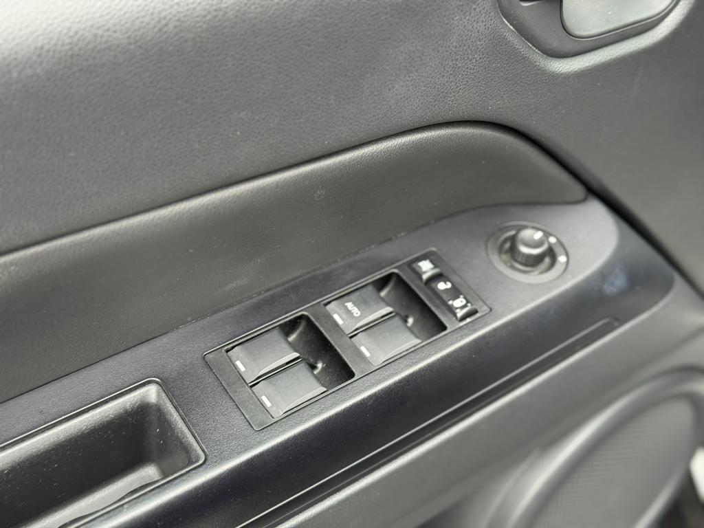 2012 Jeep Compass — photo 17