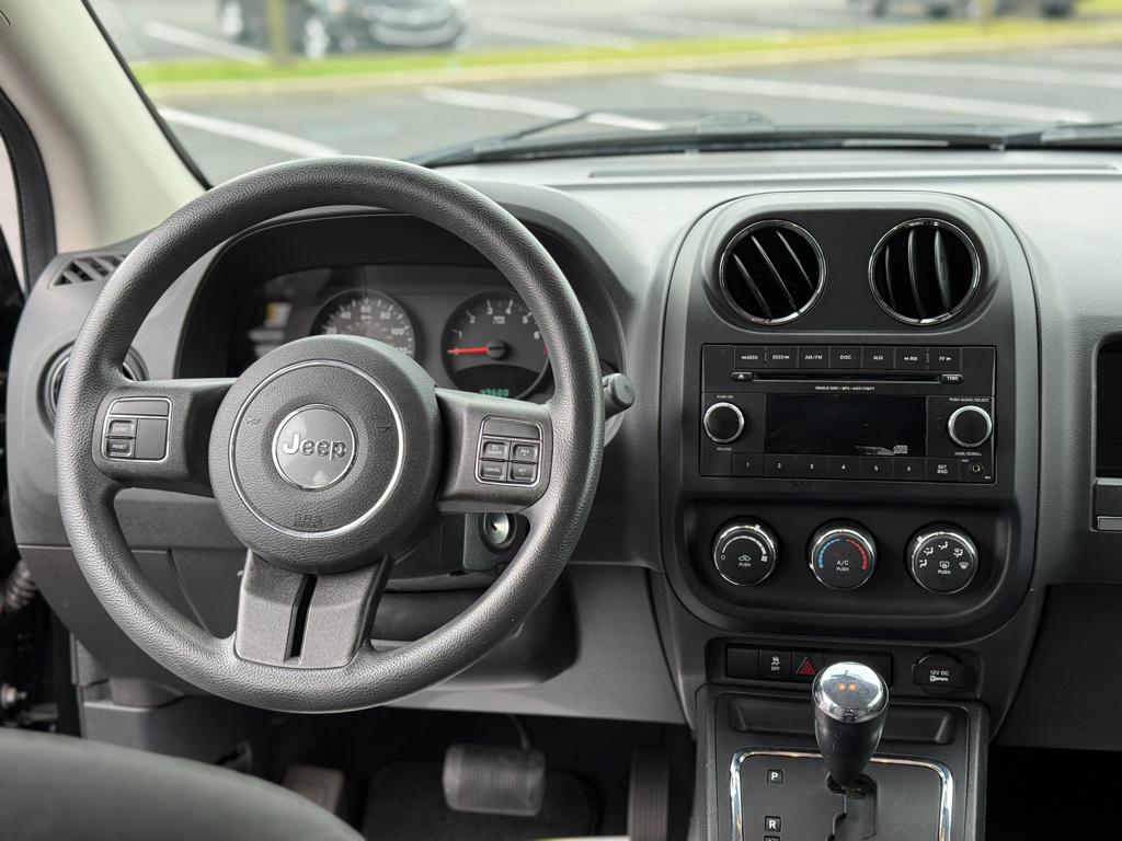 2012 Jeep Compass — photo 19