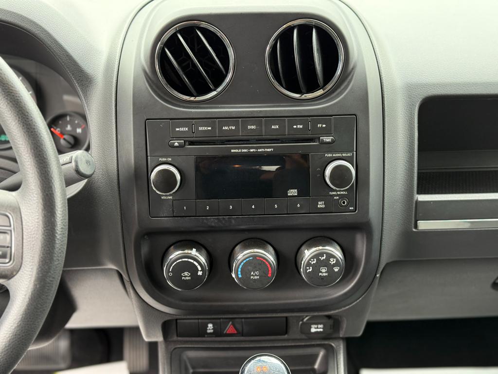 2012 Jeep Compass — photo 20