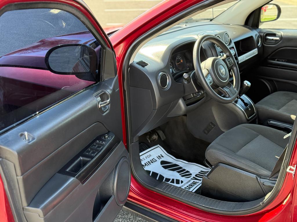 2017 Jeep Compass — photo 21