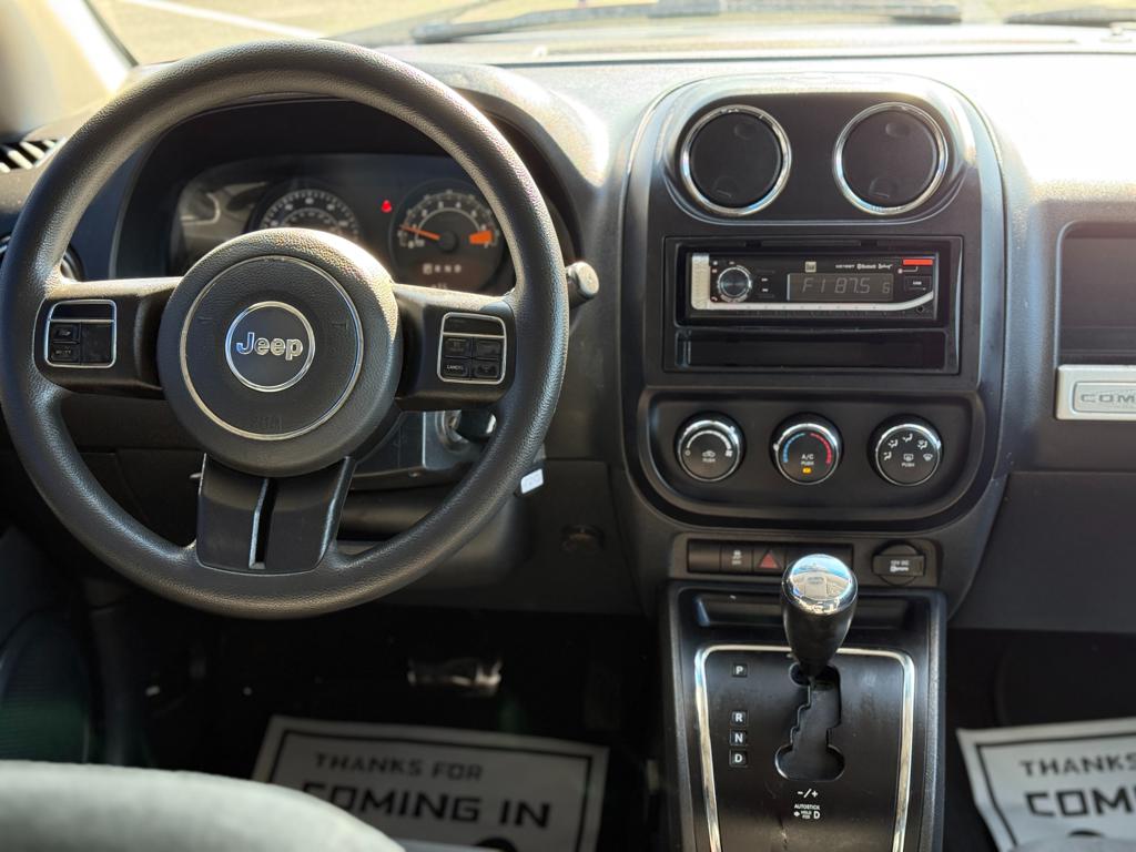 2017 Jeep Compass — photo 26