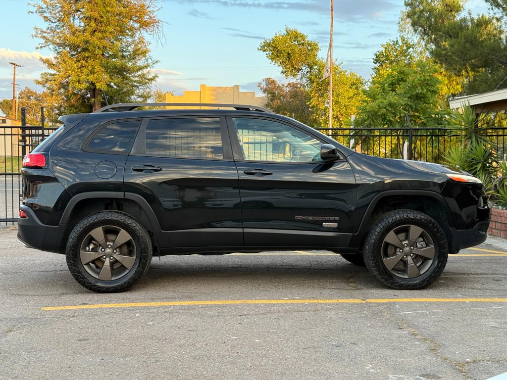 2016 Jeep Cherokee — photo 12