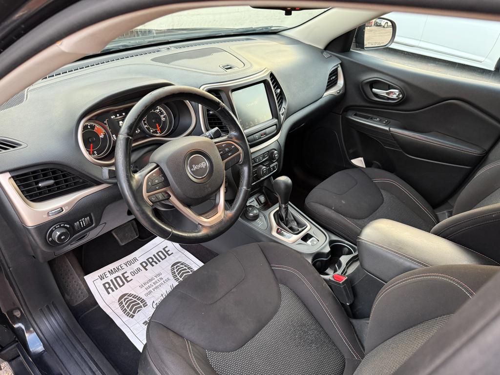 2016 Jeep Cherokee — photo 19