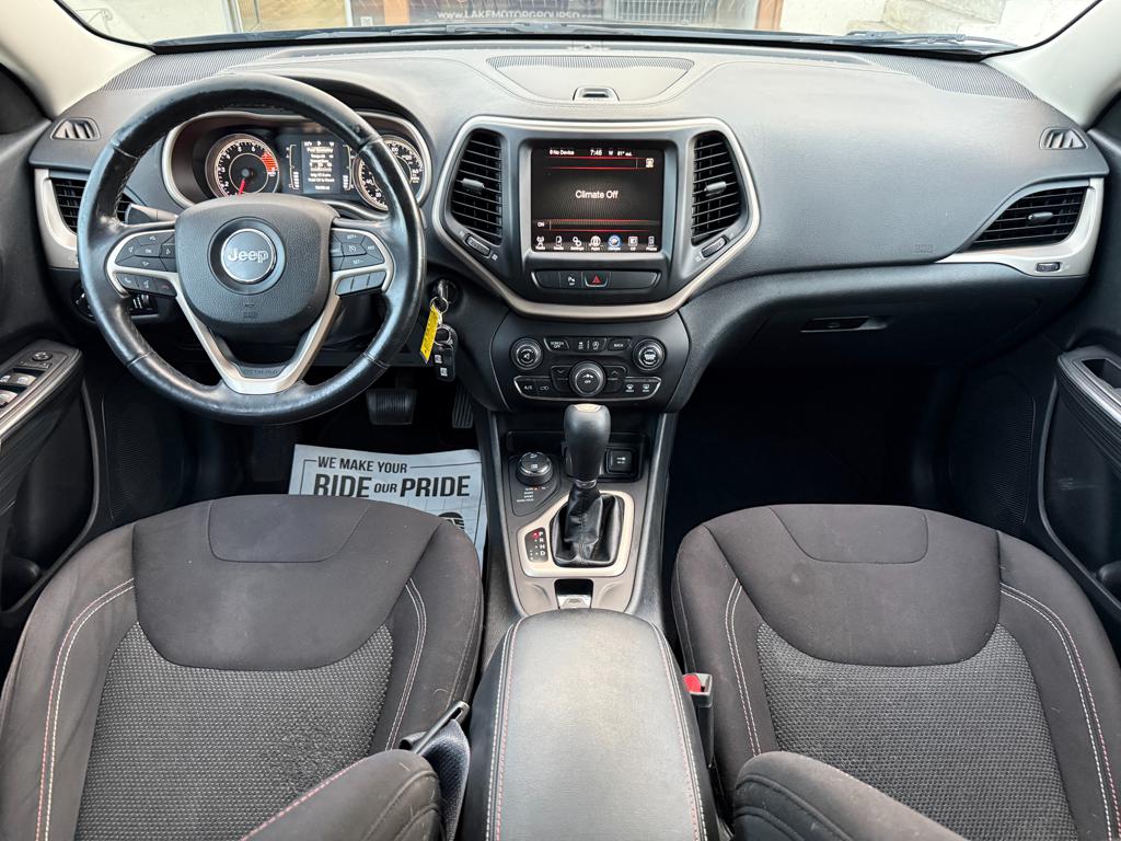 2016 Jeep Cherokee — photo 25