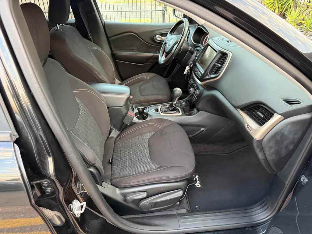 2016 Jeep Cherokee — photo 28