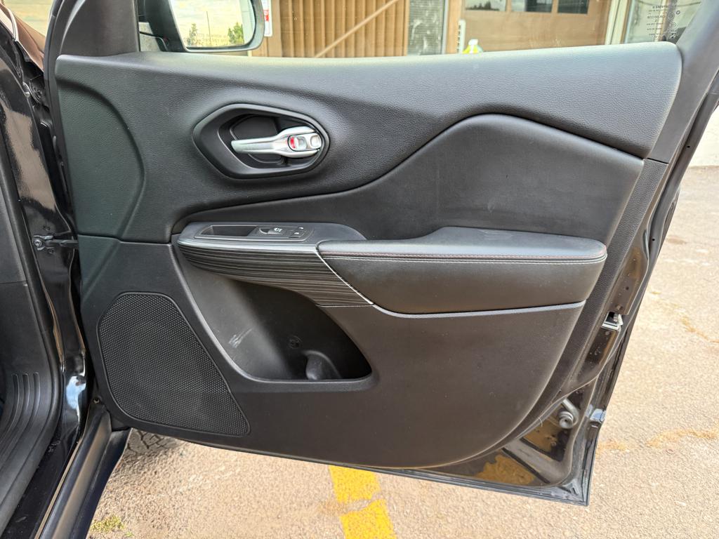 2016 Jeep Cherokee — photo 29