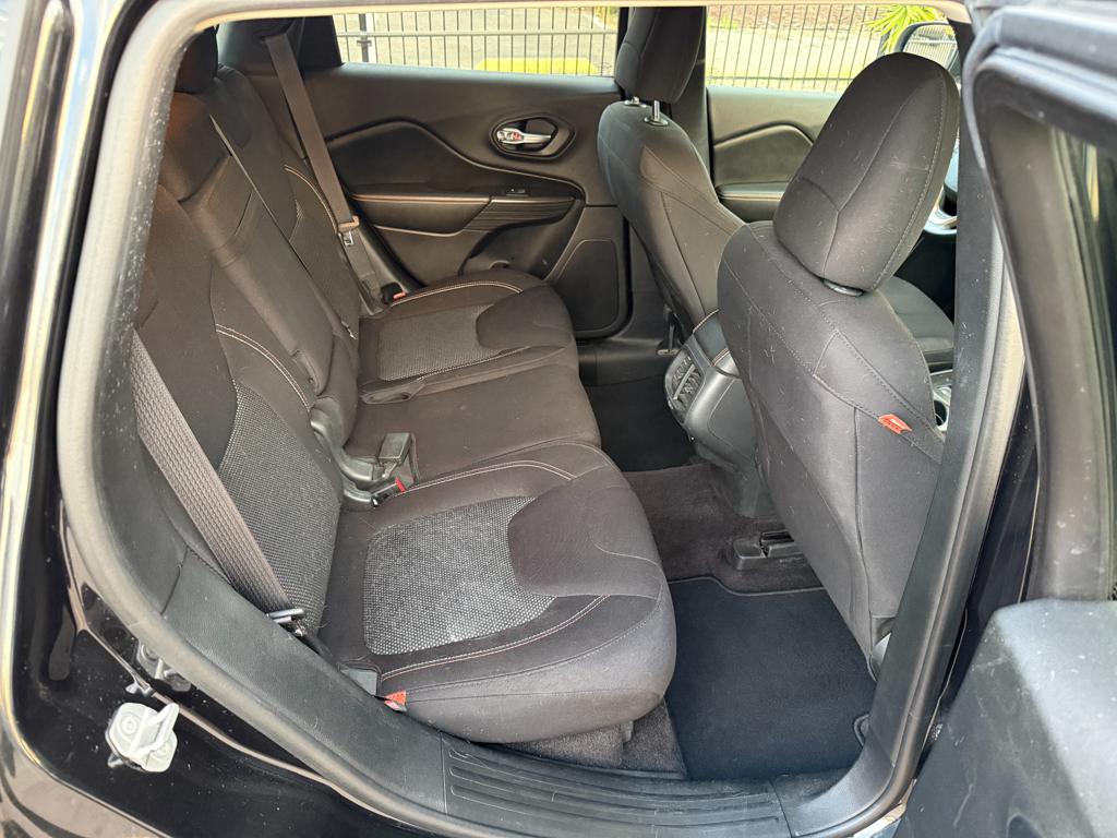 2016 Jeep Cherokee — photo 33