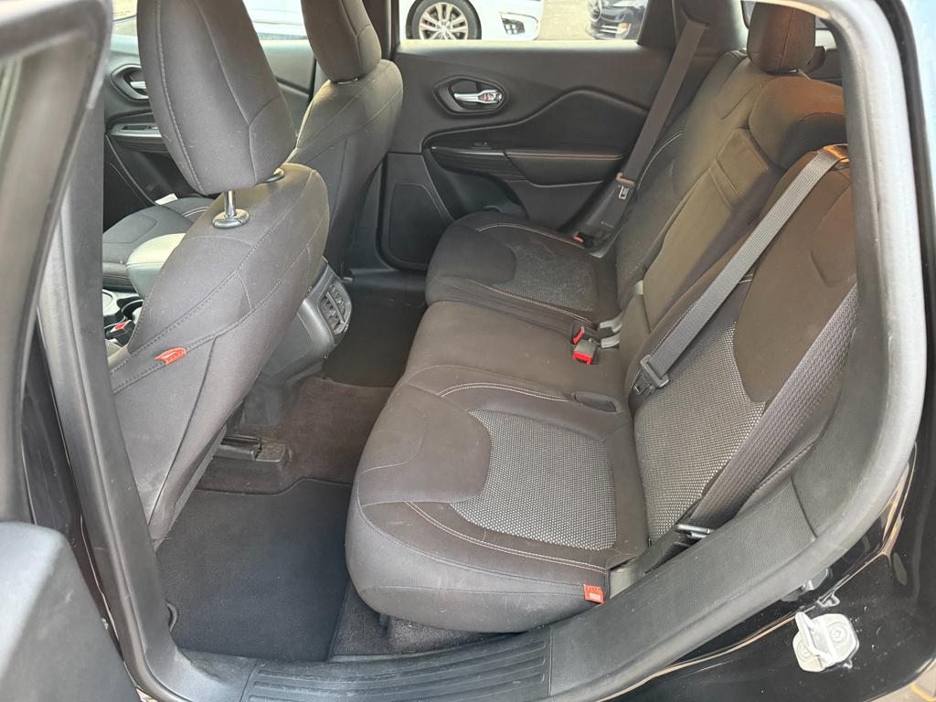 2016 Jeep Cherokee — photo 36
