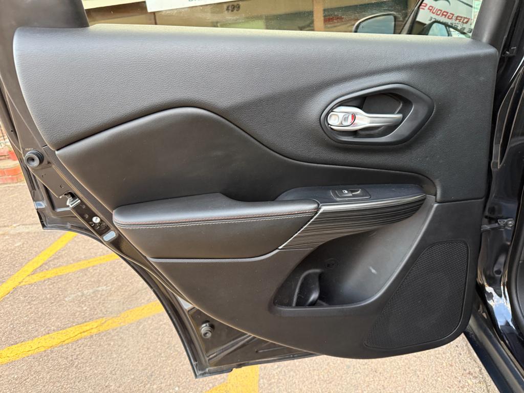 2016 Jeep Cherokee — photo 37