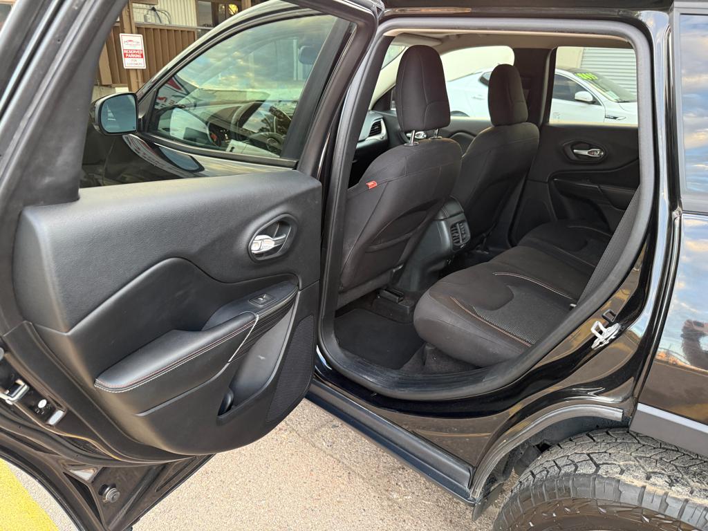2016 Jeep Cherokee — photo 38