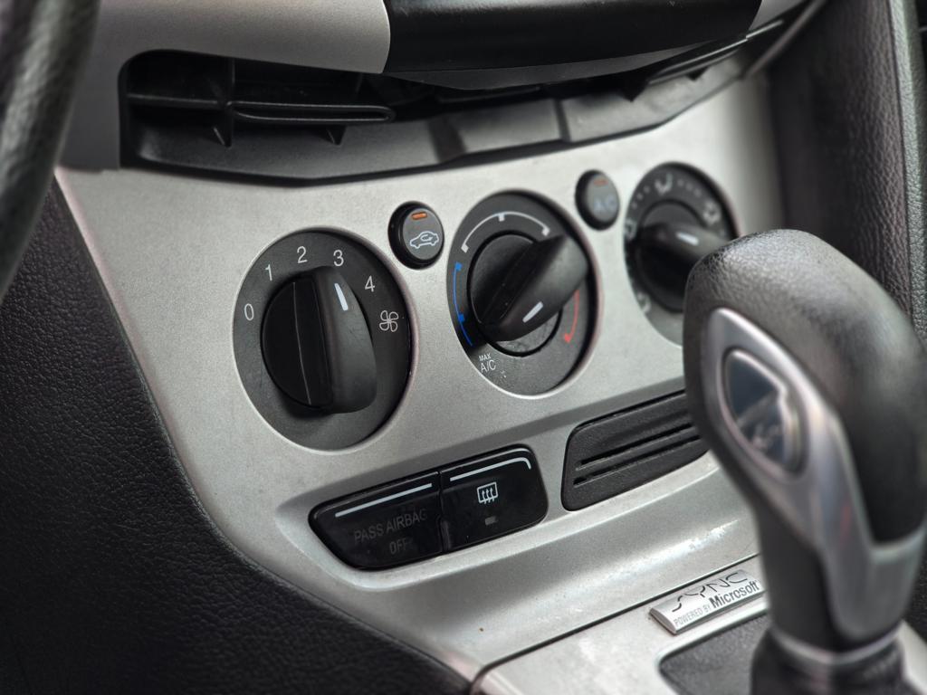 2014 Ford Focus — photo 25