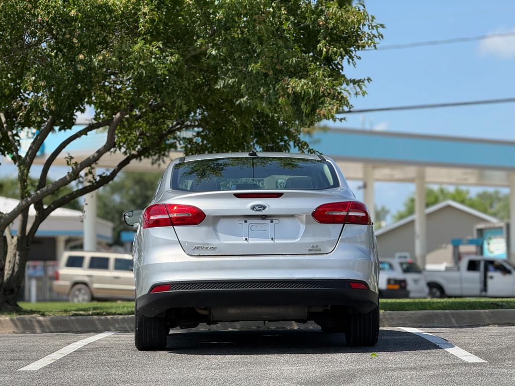 2017 Ford Focus — photo 13
