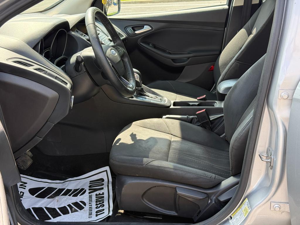 2017 Ford Focus — photo 23
