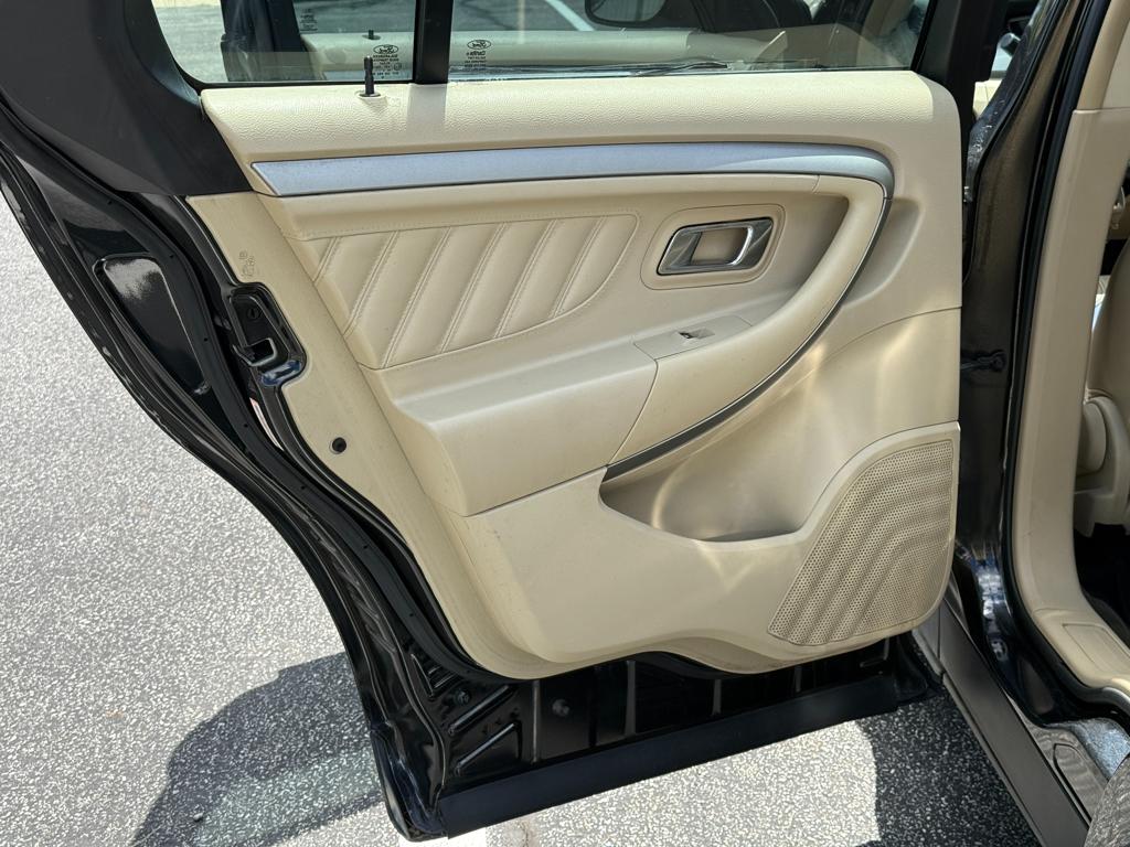 2014 Ford Taurus — photo 25