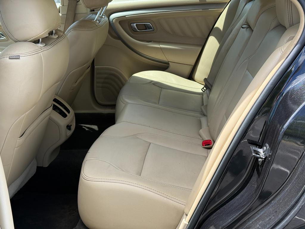 2014 Ford Taurus — photo 26