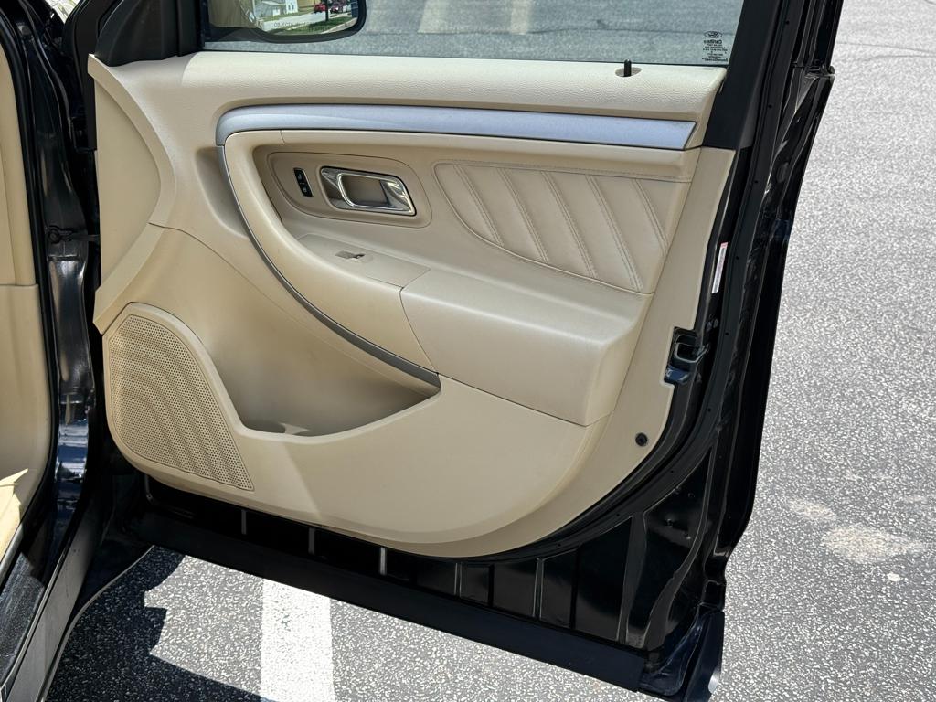 2014 Ford Taurus — photo 29