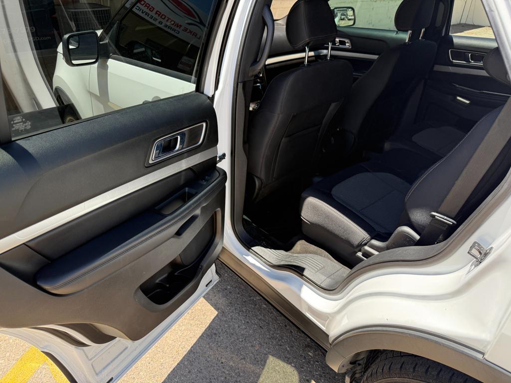 2017 Ford Explorer — photo 23