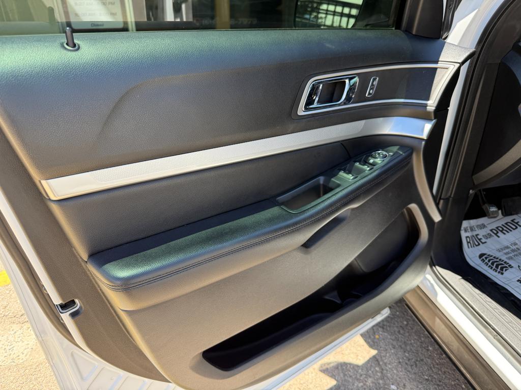 2017 Ford Explorer — photo 28