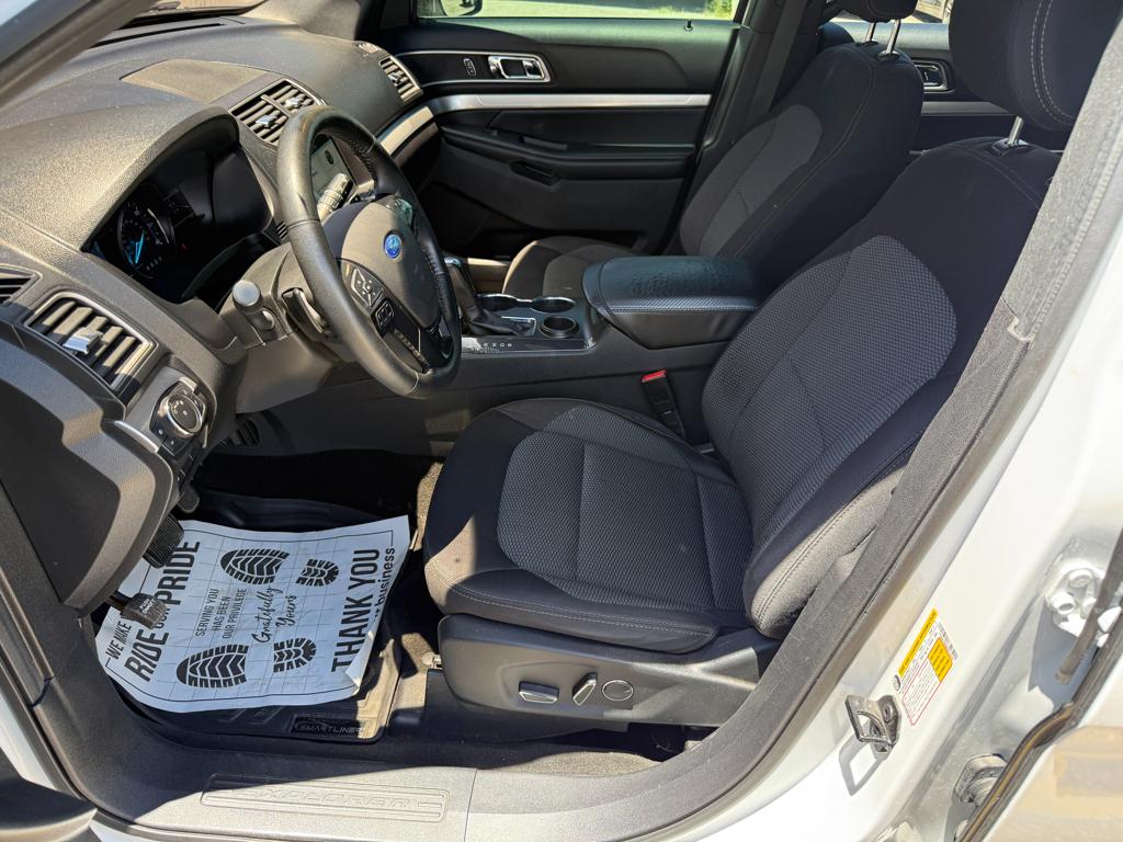 2017 Ford Explorer — photo 30