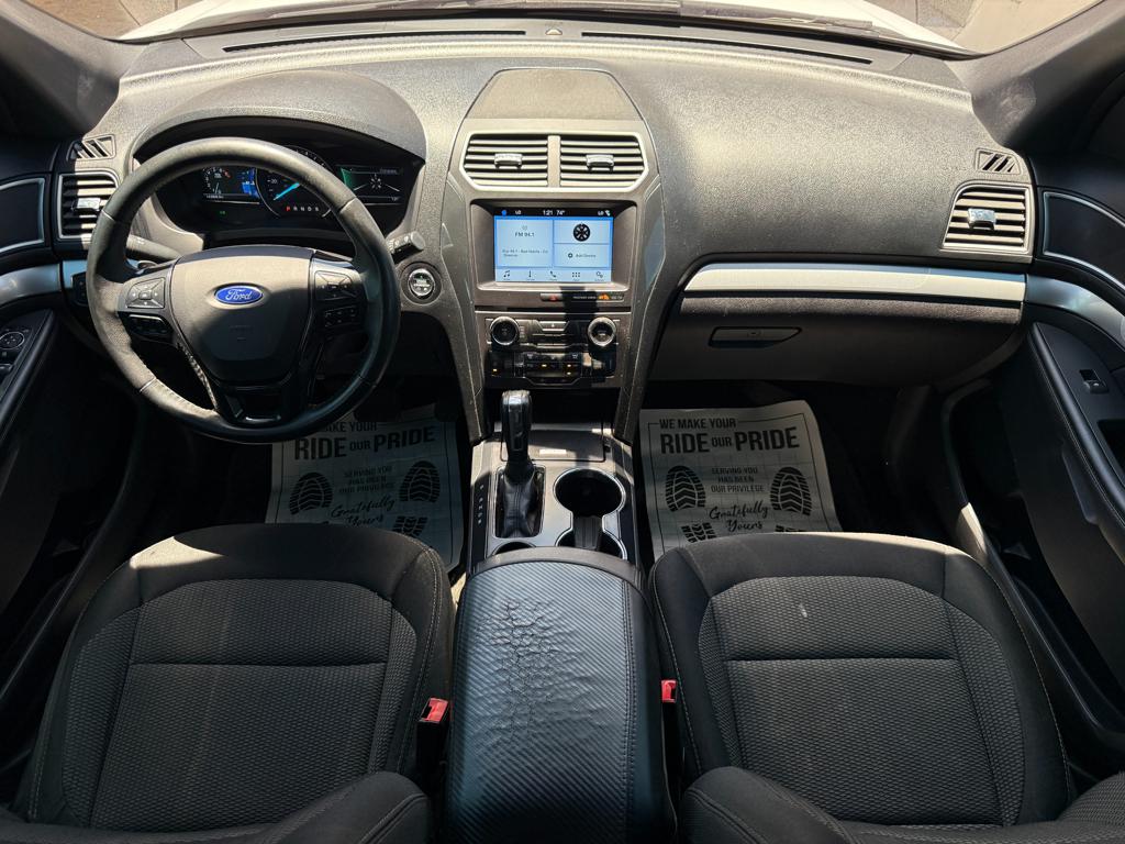 2017 Ford Explorer — photo 32
