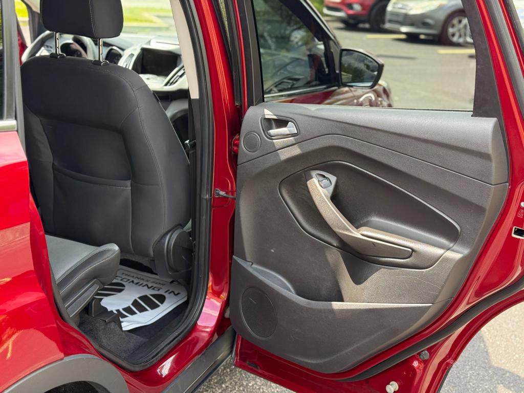 2016 Ford Escape — photo 25