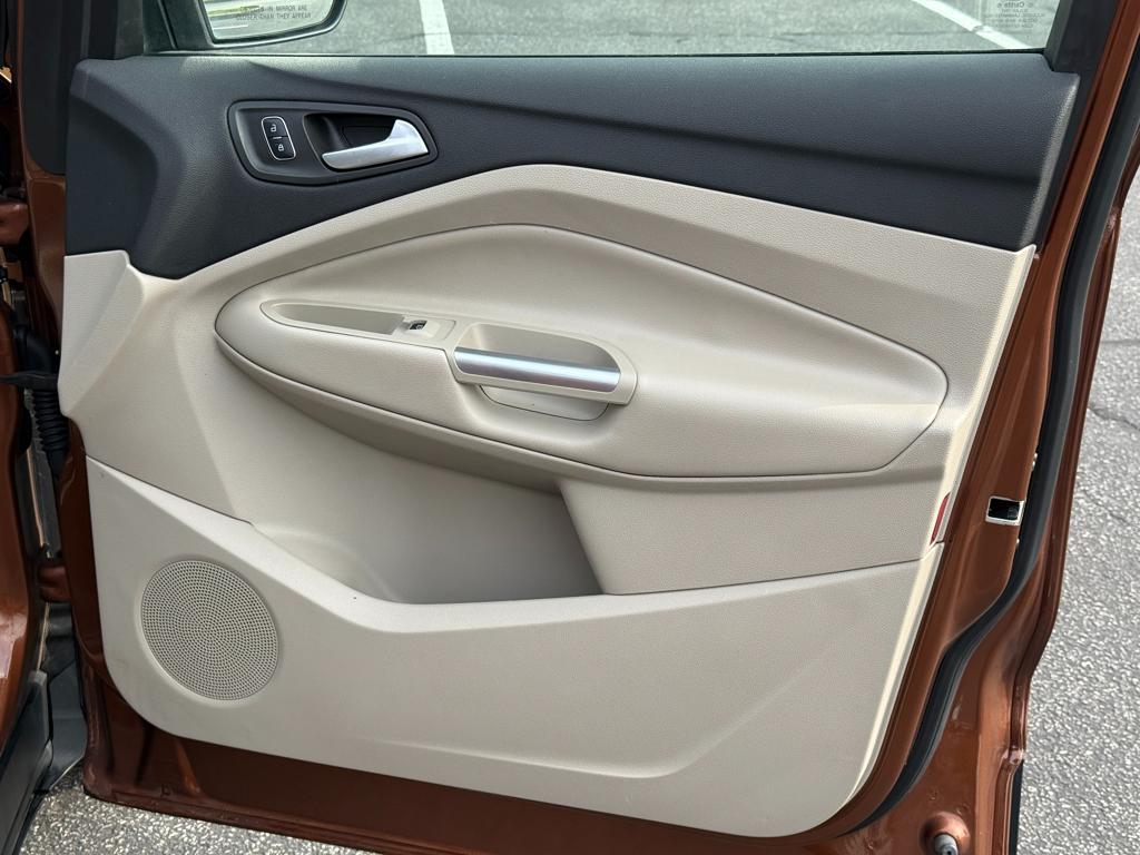 2017 Ford Escape — photo 23