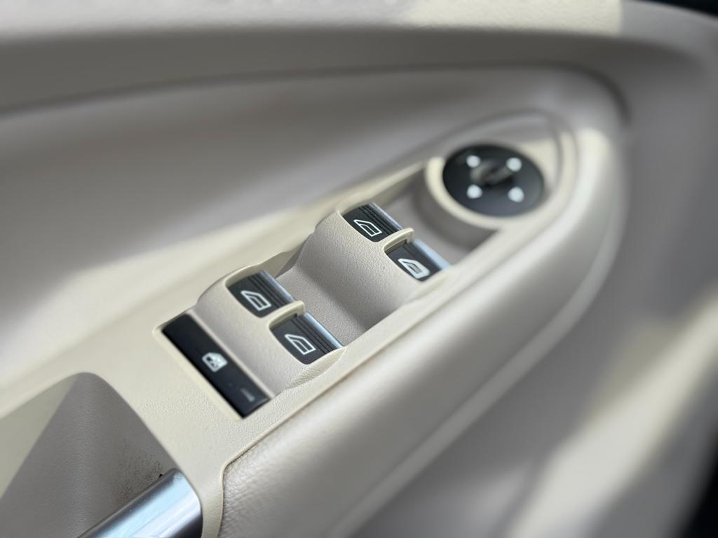 2017 Ford Escape — photo 25