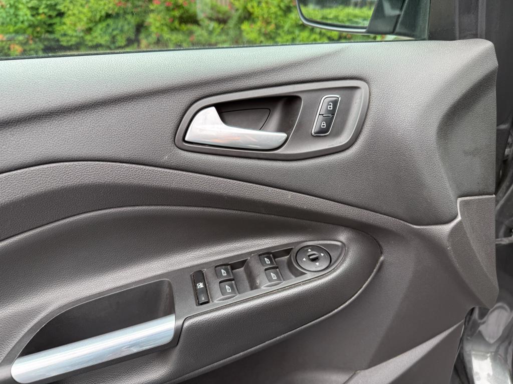 2015 Ford Escape — photo 21