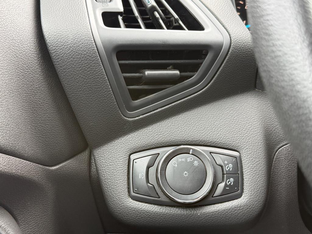 2015 Ford Escape — photo 25