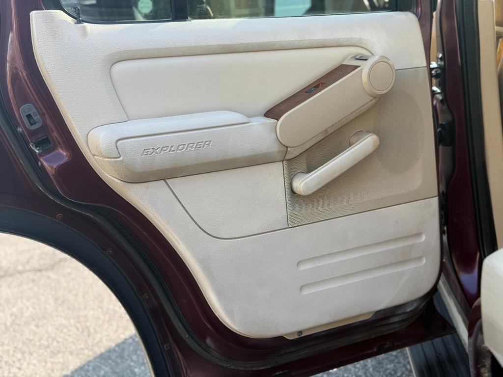 2006 Ford Explorer — photo 28