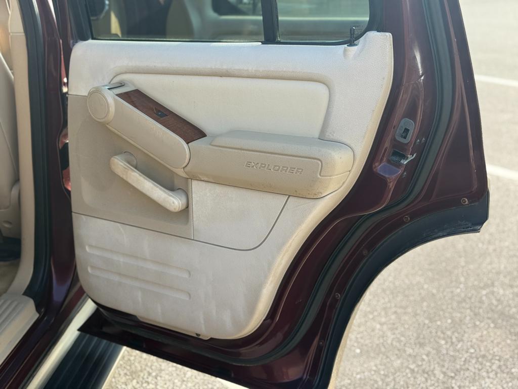 2006 Ford Explorer — photo 29