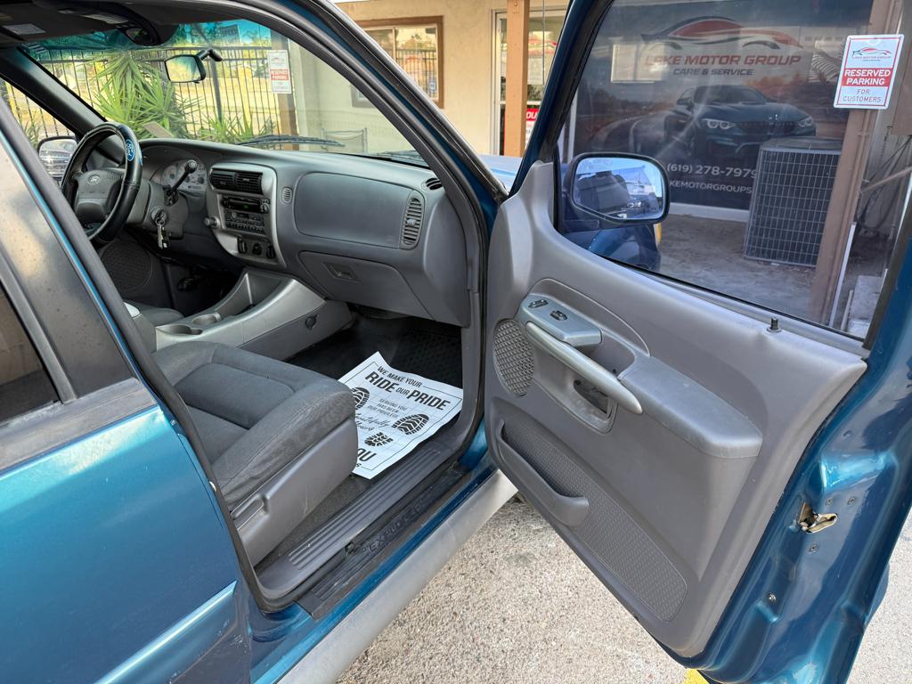 2001 Ford Explorer — photo 28