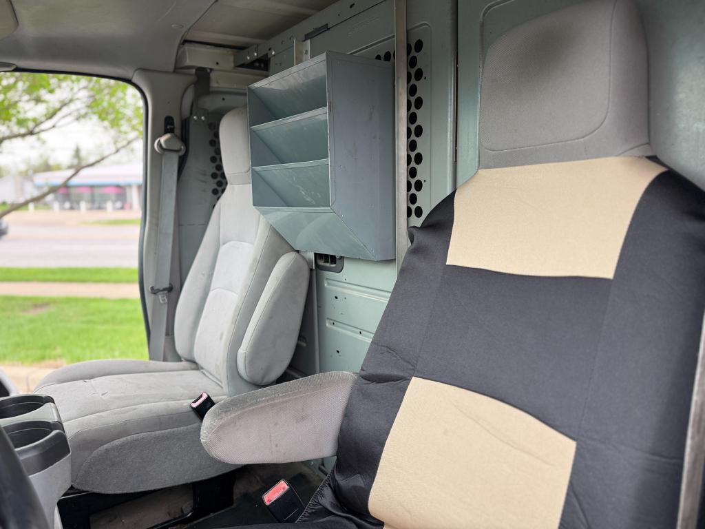 2012 Ford E350 — photo 18