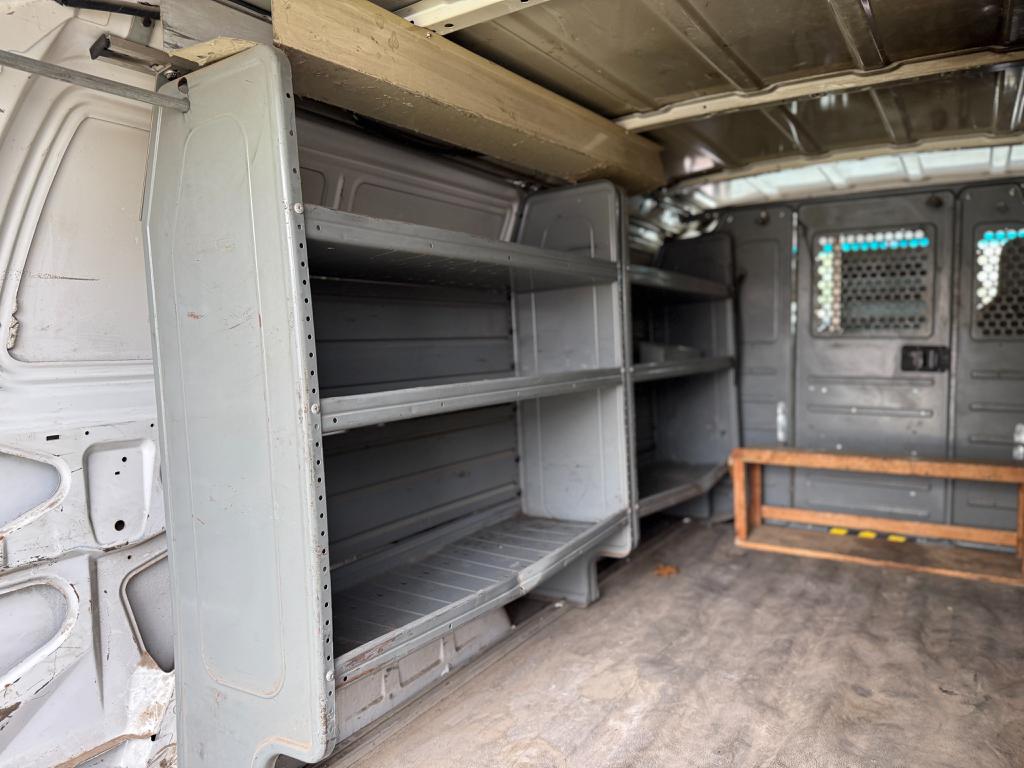 2012 Ford E350 — photo 20
