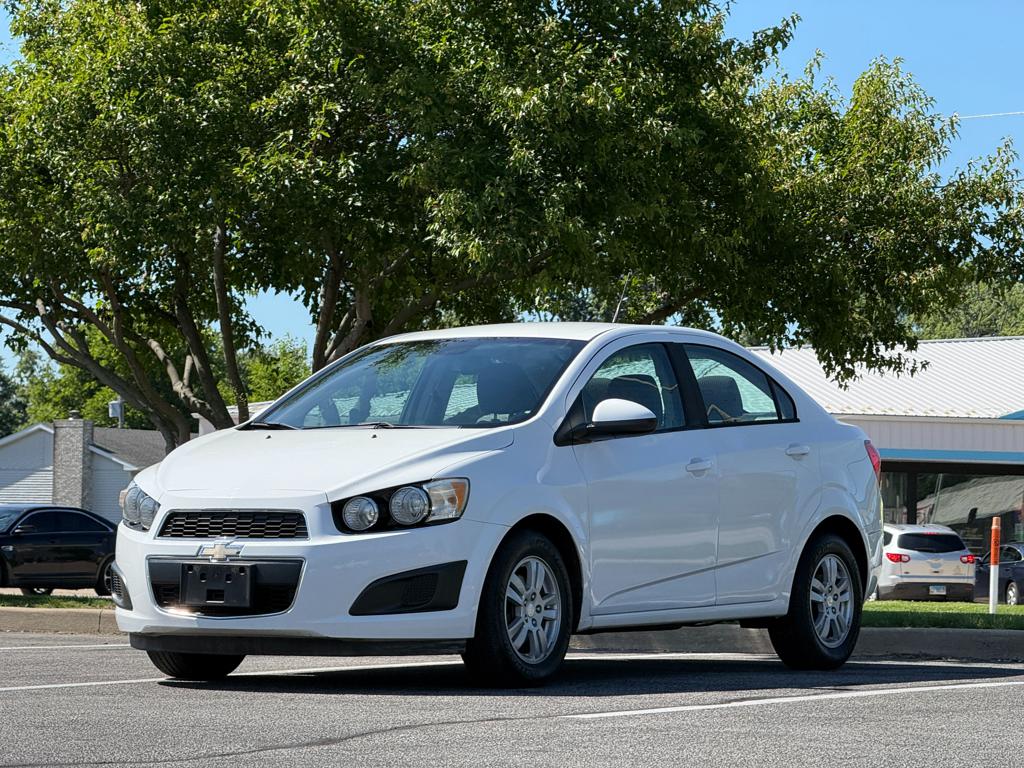 2012 Chevrolet Sonic — photo 2