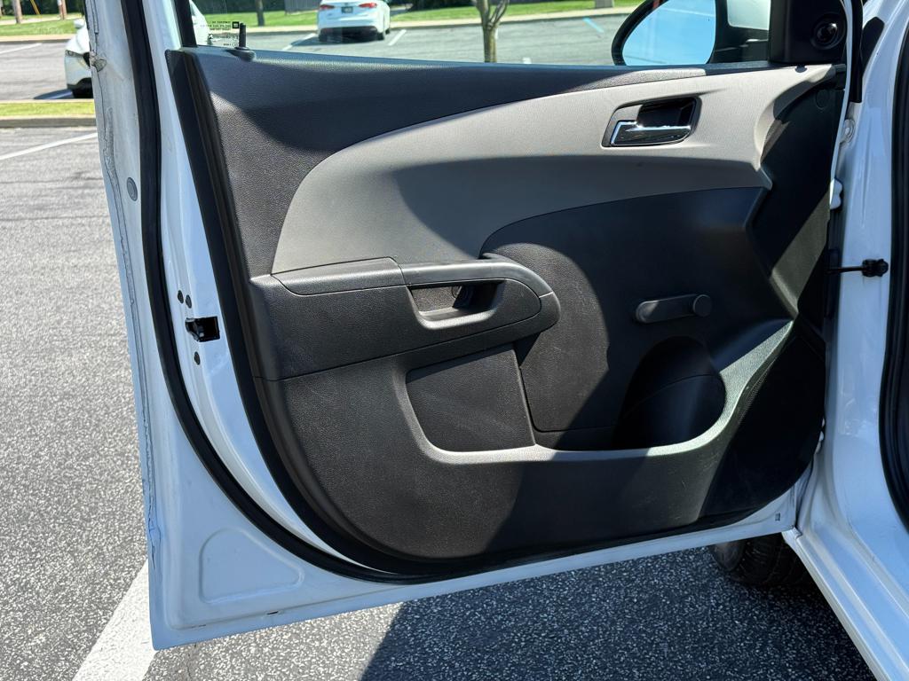 2012 Chevrolet Sonic — photo 16