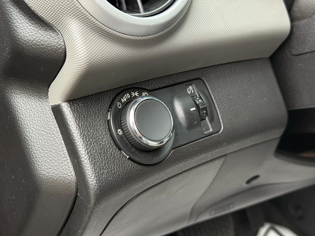 2020 Chevrolet Sonic — photo 24