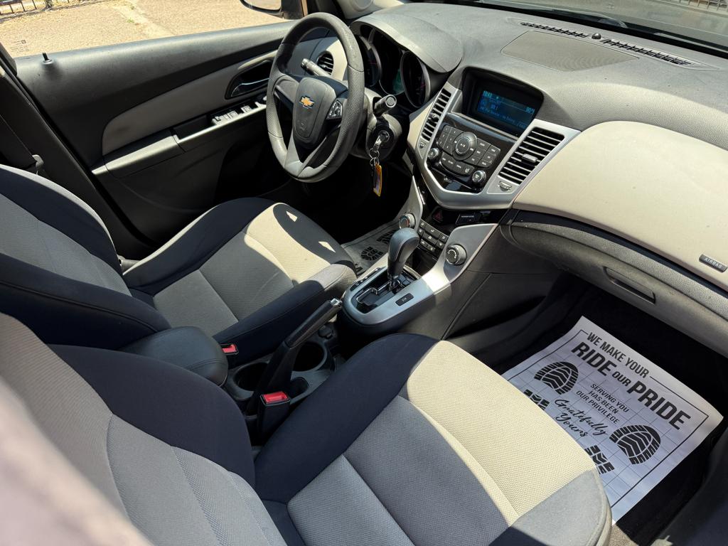 2016 Chevrolet Cruze — photo 24