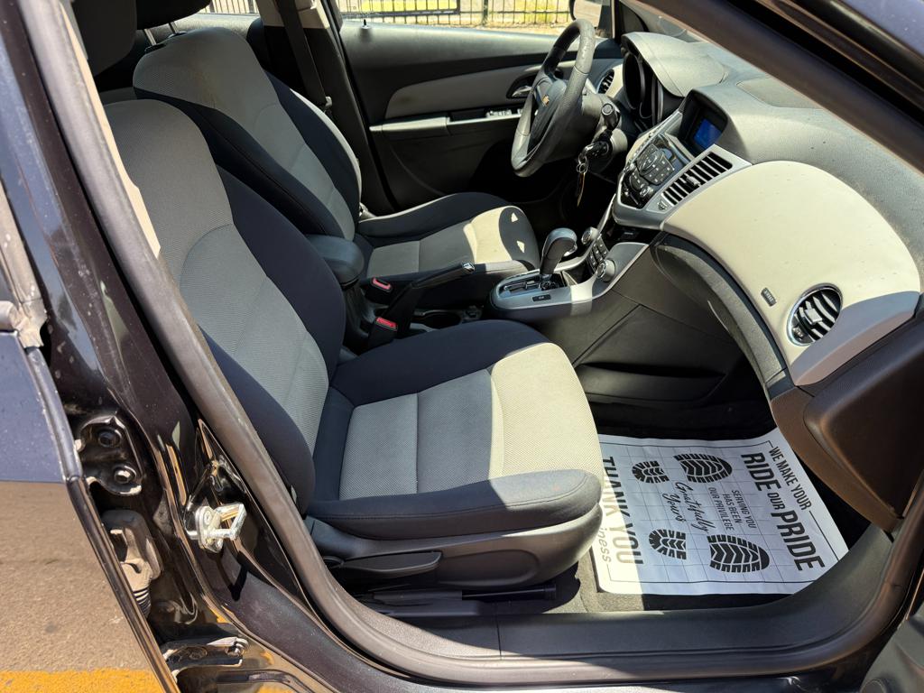 2016 Chevrolet Cruze — photo 25