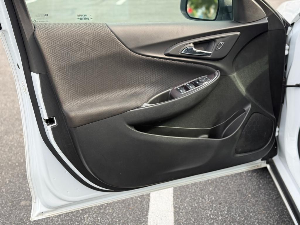 2018 Chevrolet Malibu — photo 30