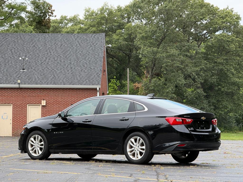 2017 Chevrolet Malibu — photo 8
