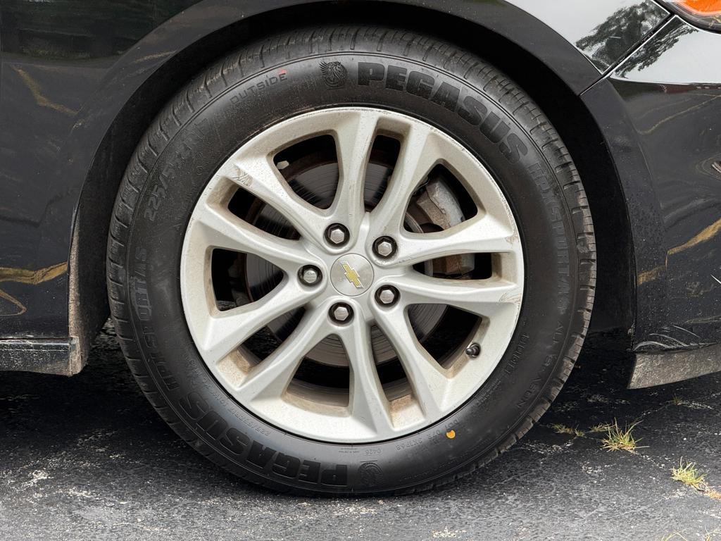2017 Chevrolet Malibu — photo 14