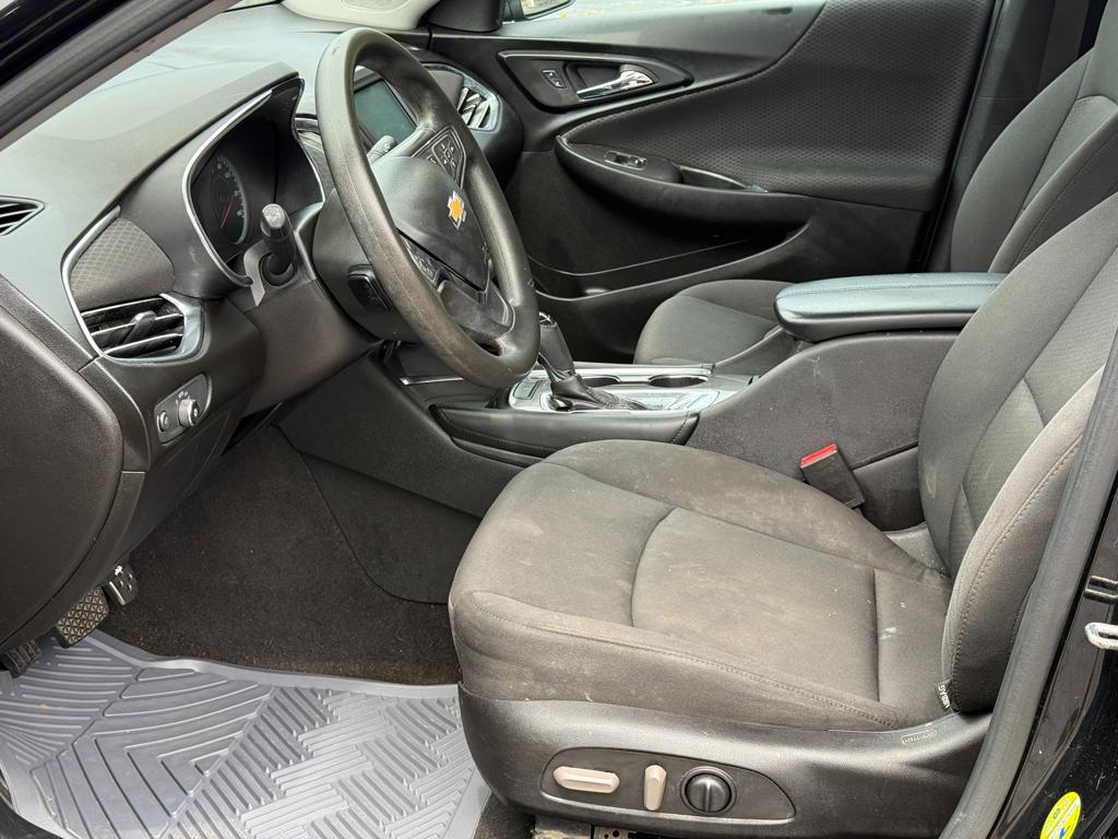 2017 Chevrolet Malibu — photo 17