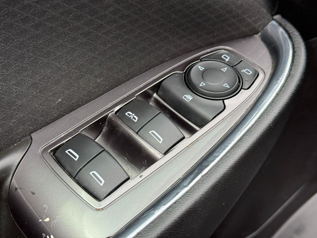 2017 Chevrolet Malibu — photo 18