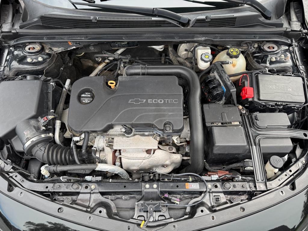 2017 Chevrolet Malibu — photo 21
