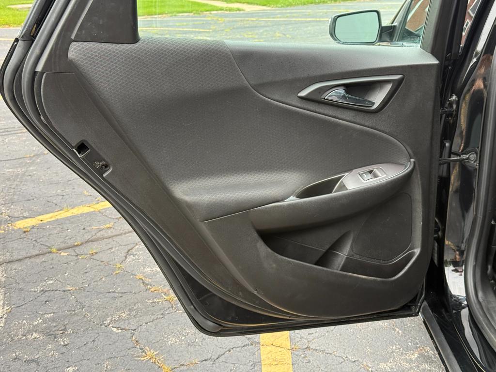 2017 Chevrolet Malibu — photo 27