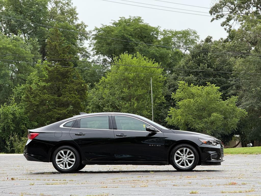 2017 Chevrolet Malibu — photo 31