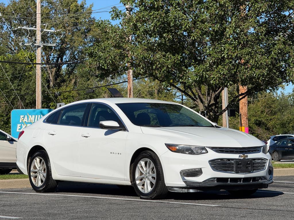 2017 Chevrolet Malibu 1LT — photo 1