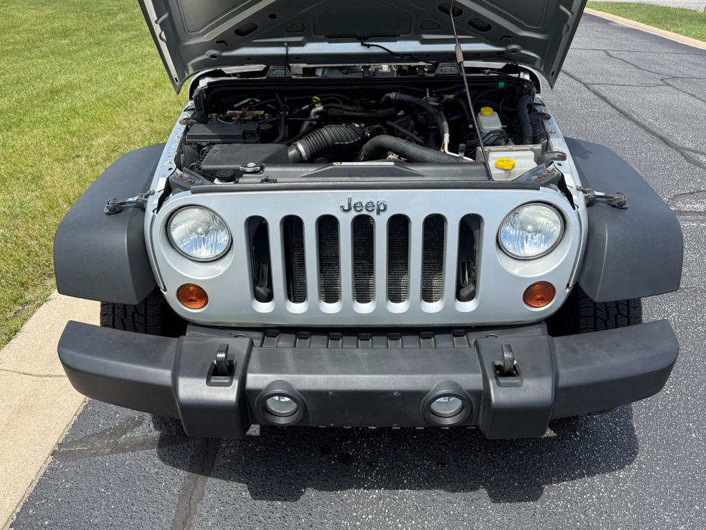 2011 Jeep Wrangler — photo 3